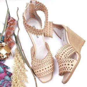 🔴 Jeffrey Campbell Tan Wedge Sandals Sz 9.5
